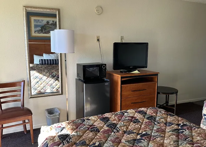 Paola Motels