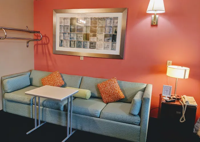 Le Claire Motels