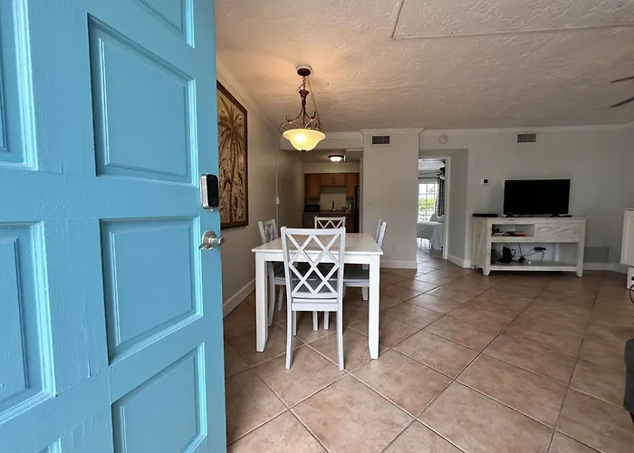 Holmes Beach Dog Friendly Lodging and Hotels