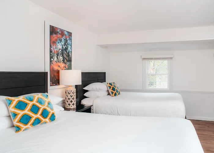 Northampton Dog Friendly Lodging and Hotels
