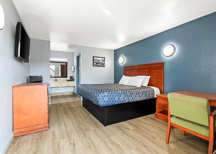 Indianola Motels