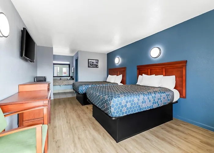 Cleveland Motels