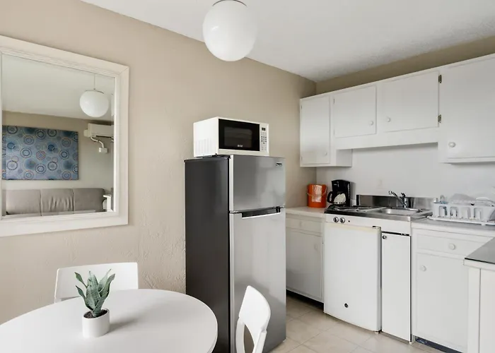 Pine Knoll Shores Dog Friendly Lodging and Hotels