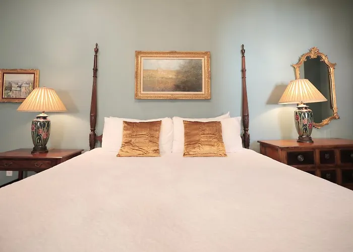 Savannah Motels