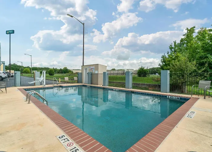 Adairsville Dog Friendly Lodging and Hotels