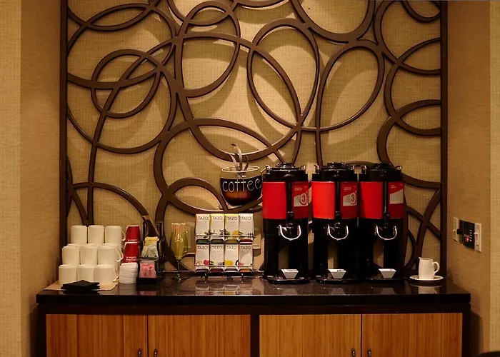 Bellevue Hotels With Jacuzzi in Room