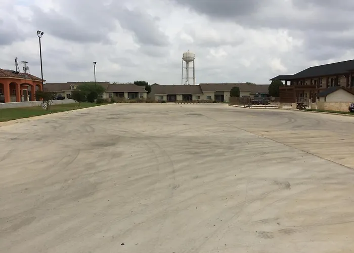 Pearsall Motels