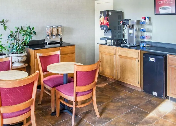 Newton Falls Motels