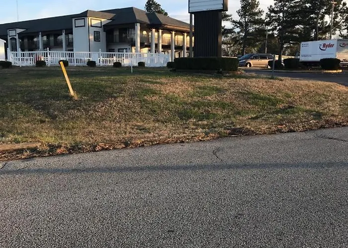 Holly Springs Motels