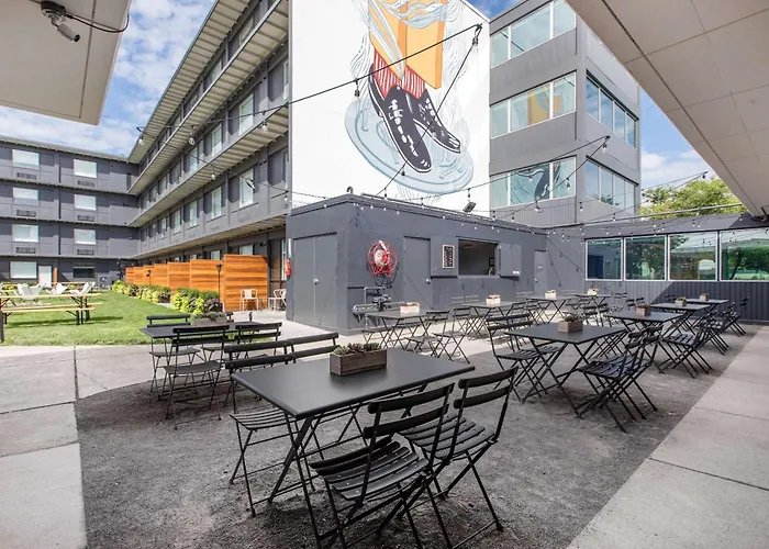 Detroit Dog Friendly Lodging and Hotels